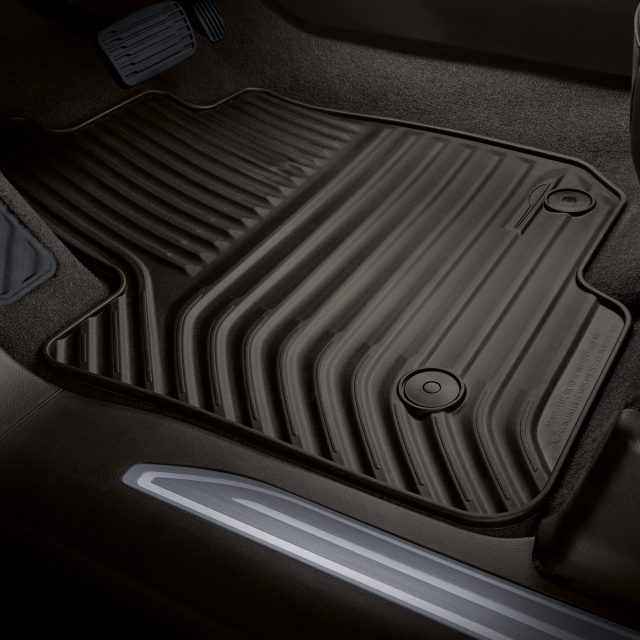 GMC Crew Cab First- and Second-Row Premium All-Weather Floor Mats in  Atmosphere, 84521603