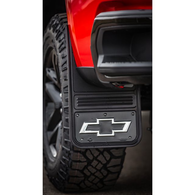 ugunstige eskortere så Front and Rear Rubber No-Drill Gatorback Mud Flap Kit with Silver Outlined  Chevrolet Bowtie Logo and Fender Plugs in Black by Truck Hardware -  Associated Accessories | Product Search Results